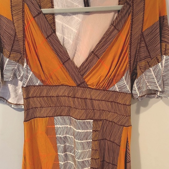 BCBGMAXAZRIA Form Flattering Fall Top - Picture 1 of 6